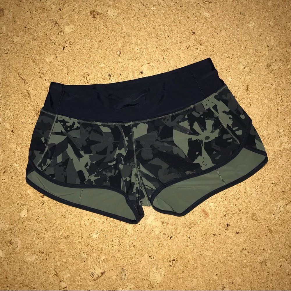 EUC Lululemon RARE Camo H2O speed short 2.5 size 6
